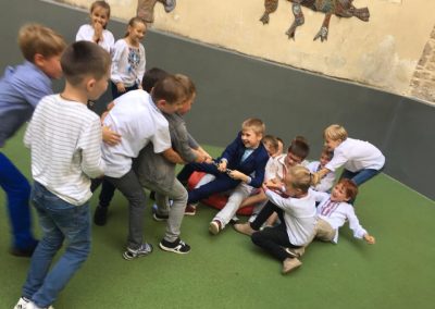 Козацькі розваги в українській школи Святого Володимира в Парижі